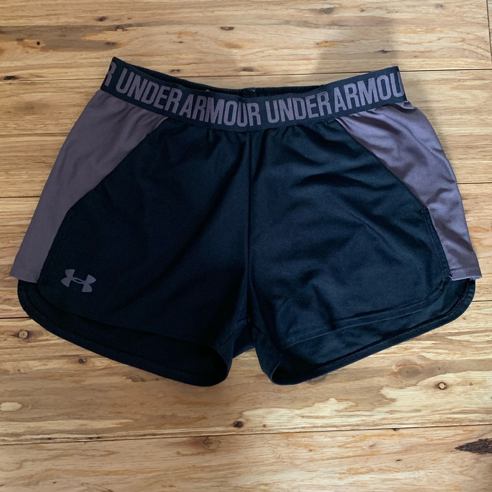 Women’s UA shorts